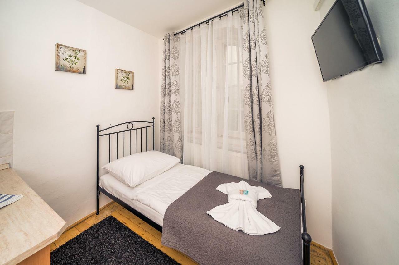 Apartments Pushkin Praag Buitenkant foto
